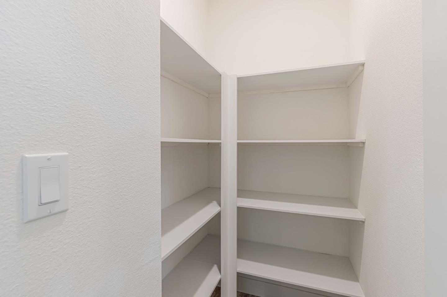 Detail Gallery Image 7 of 29 For 2900 Fairview Rd #34,  Hollister,  CA 95023 - 4 Beds | 2 Baths