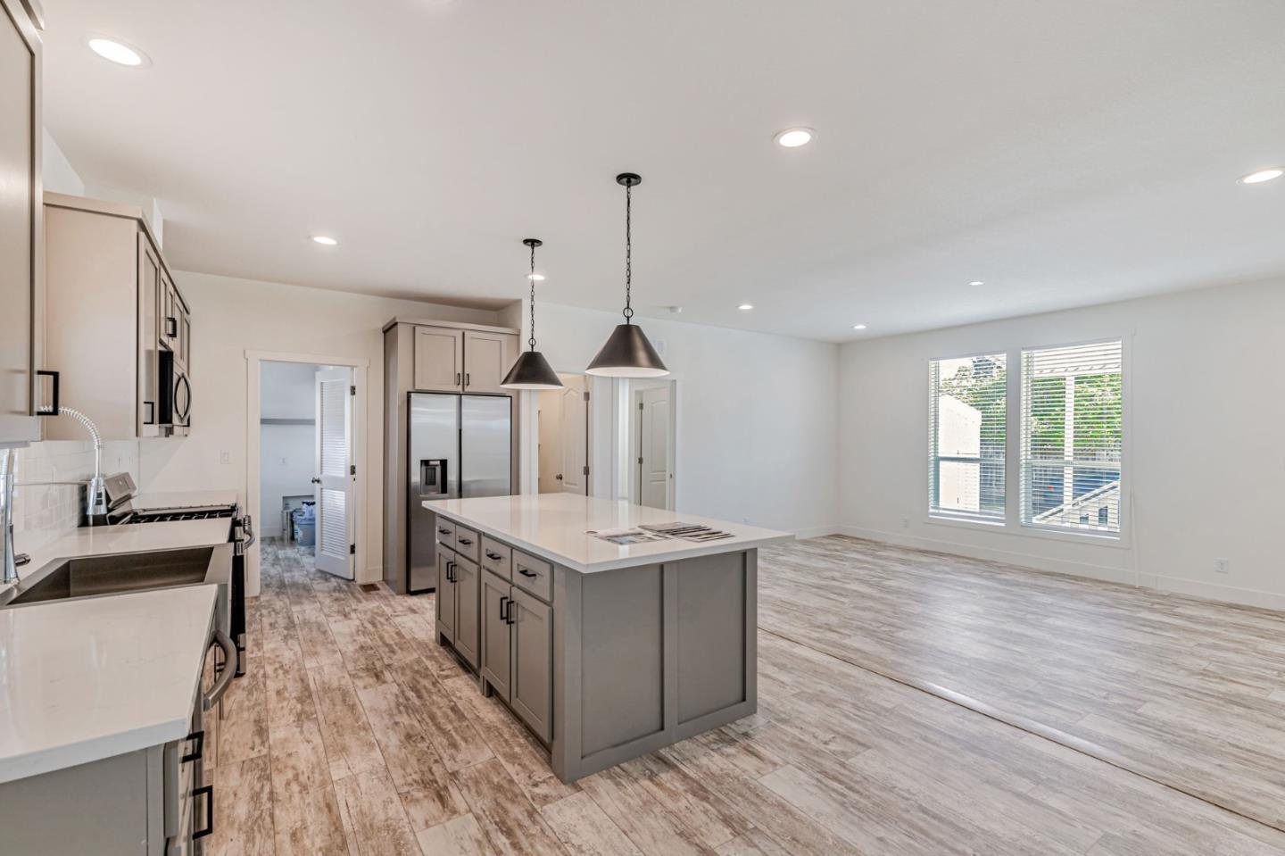 Detail Gallery Image 9 of 29 For 2900 Fairview Rd #34,  Hollister,  CA 95023 - 4 Beds | 2 Baths