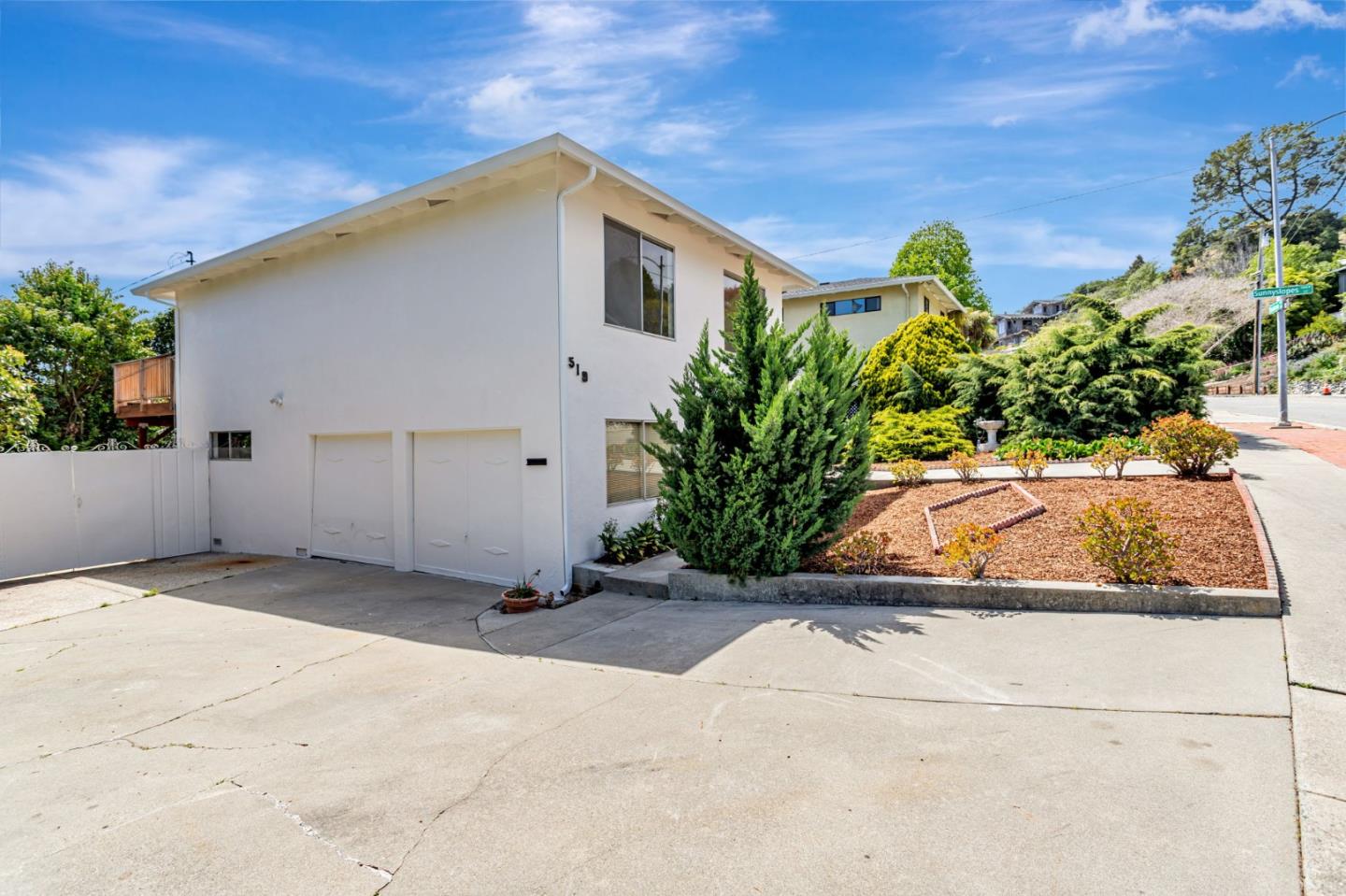 Detail Gallery Image 4 of 71 For 519 Escalona Dr, Santa Cruz,  CA 95060 - 4 Beds | 3 Baths