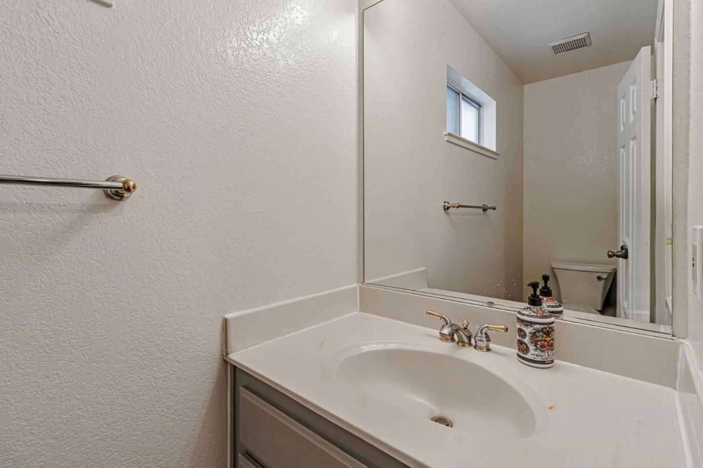 Detail Gallery Image 19 of 31 For 1087 Summerain Ct, San Jose,  CA 95122 - 2 Beds | 2/1 Baths