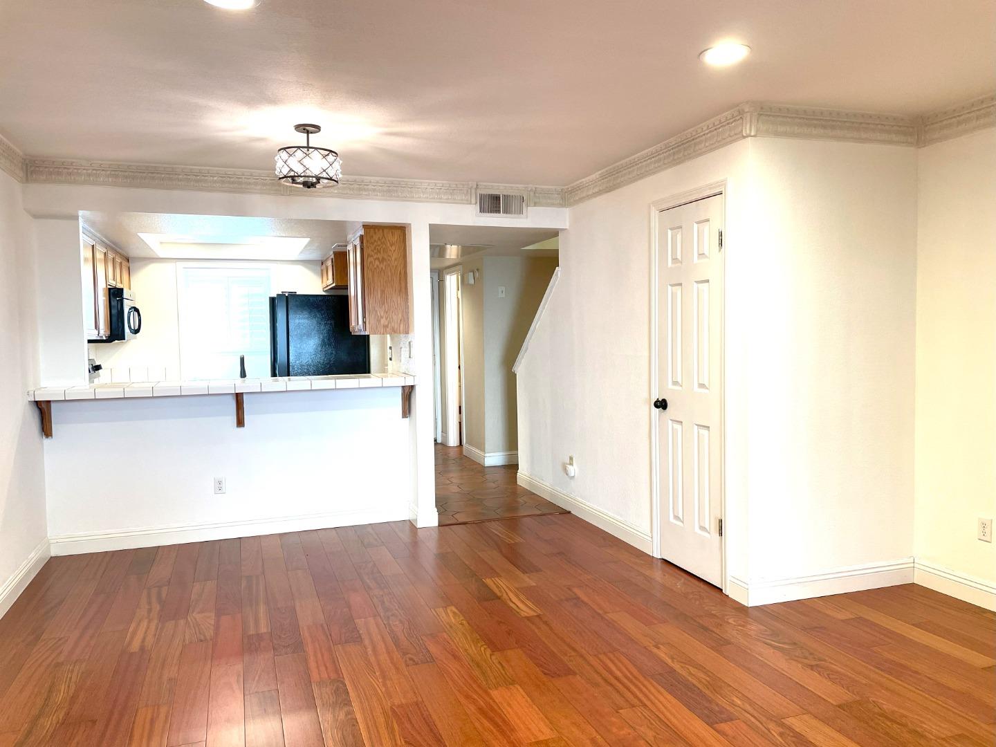 Detail Gallery Image 8 of 16 For 1087 Summerain Ct, San Jose,  CA 95122 - 2 Beds | 2/1 Baths