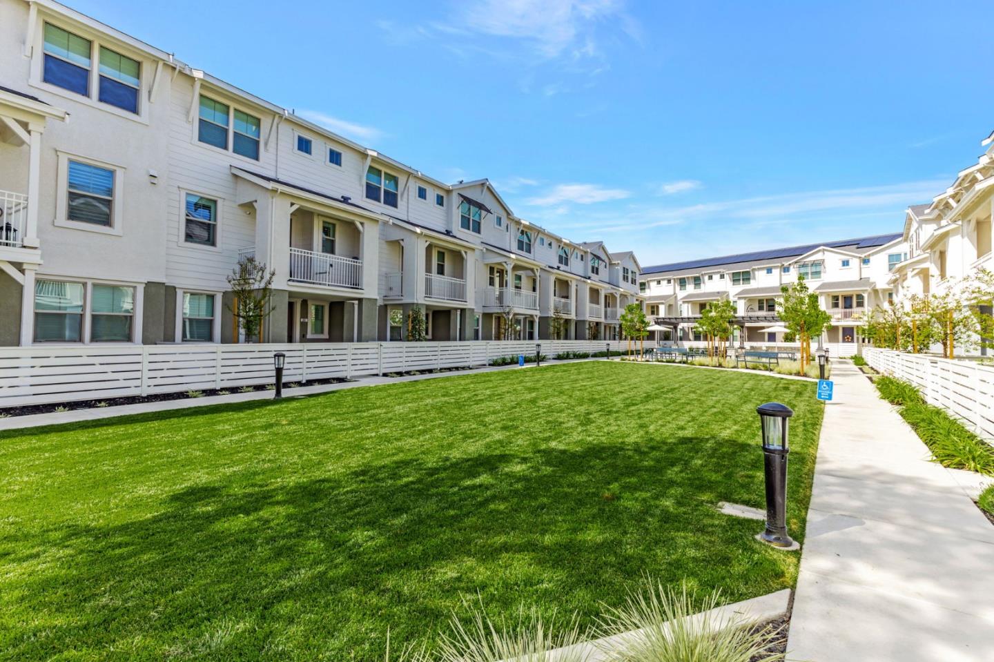 Detail Gallery Image 10 of 10 For 117 Oak Cir, Walnut Creek,  CA 94597 - 4 Beds | 3/1 Baths