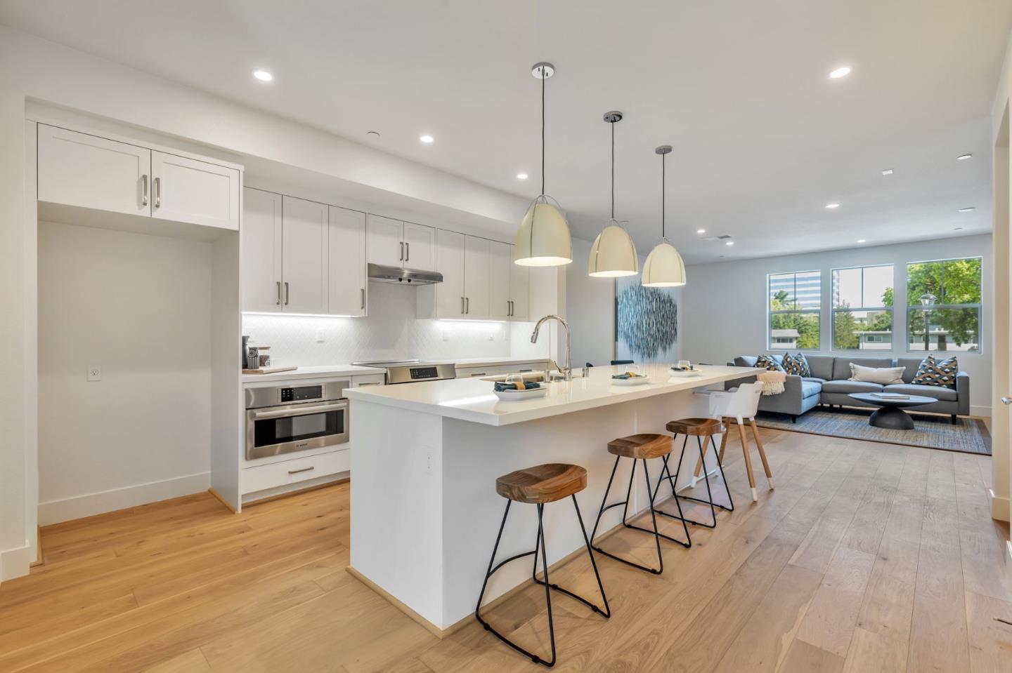 Detail Gallery Image 3 of 10 For 117 Oak Cir, Walnut Creek,  CA 94597 - 4 Beds | 3/1 Baths