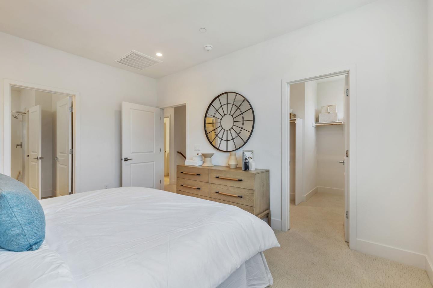 Detail Gallery Image 7 of 10 For 117 Oak Cir, Walnut Creek,  CA 94597 - 4 Beds | 3/1 Baths