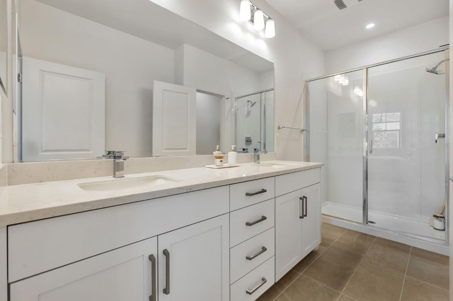 Detail Gallery Image 9 of 10 For 117 Oak Cir, Walnut Creek,  CA 94597 - 4 Beds | 3/1 Baths