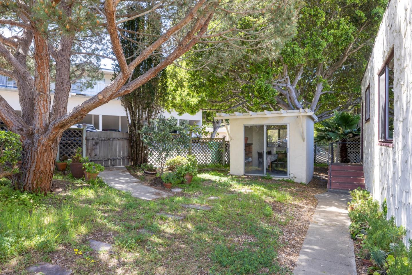 Detail Gallery Image 18 of 23 For 132 1st St, Pacific Grove,  CA 93950 - 2 Beds | 1 Baths