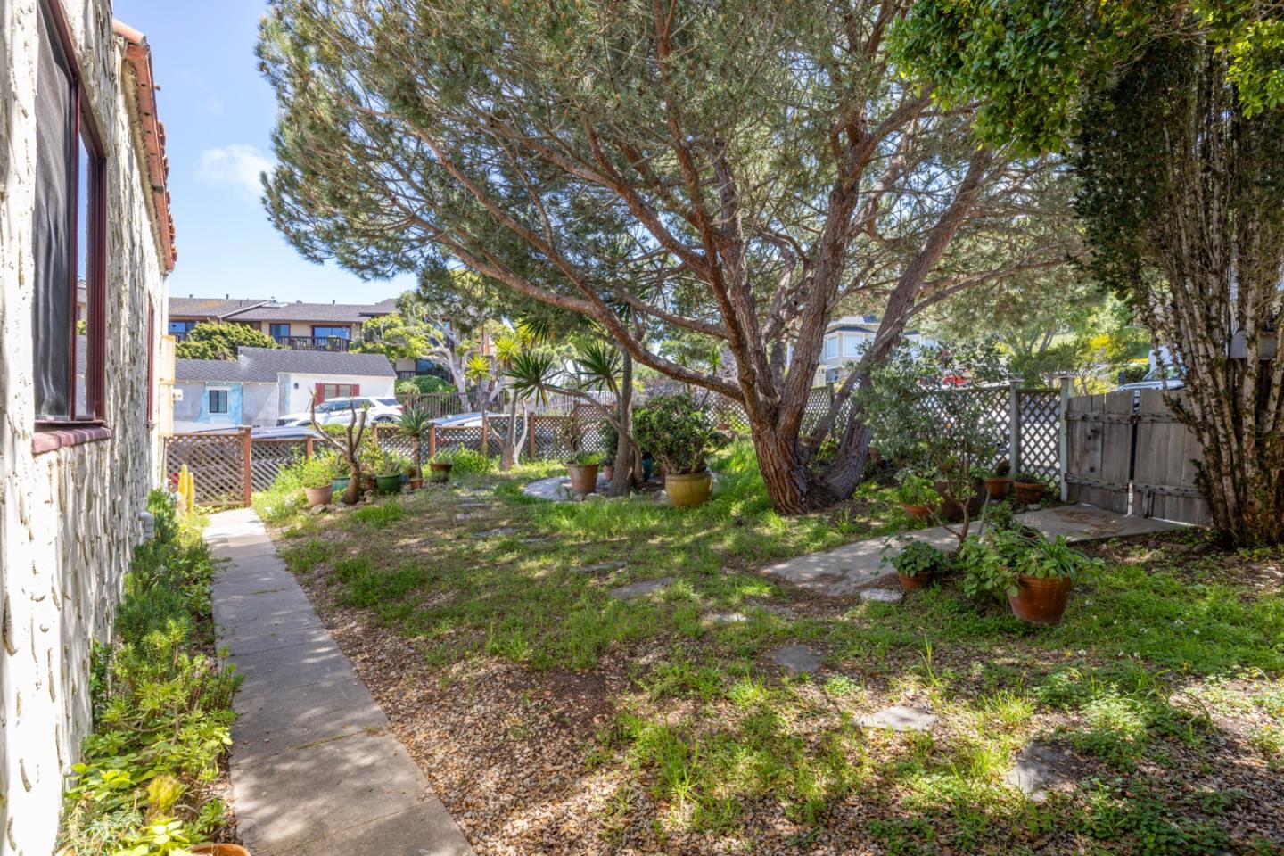 Detail Gallery Image 19 of 23 For 132 1st St, Pacific Grove,  CA 93950 - 2 Beds | 1 Baths