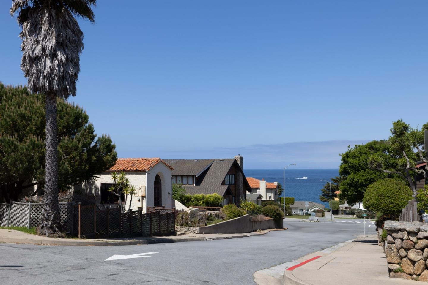 Detail Gallery Image 2 of 23 For 132 1st St, Pacific Grove,  CA 93950 - 2 Beds | 1 Baths