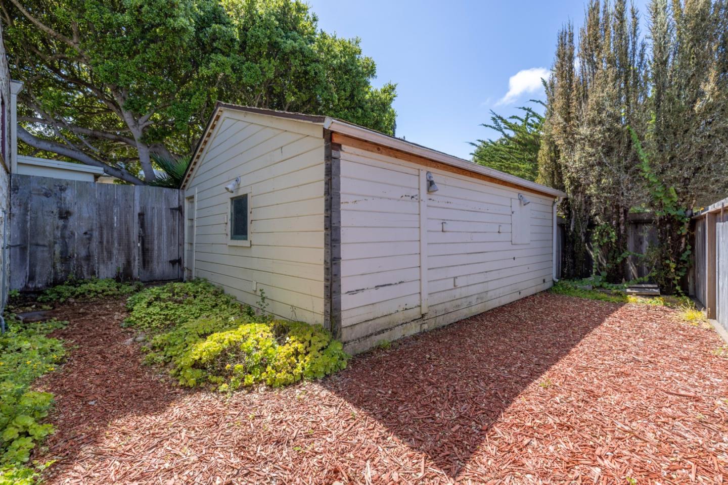 Detail Gallery Image 20 of 23 For 132 1st St, Pacific Grove,  CA 93950 - 2 Beds | 1 Baths