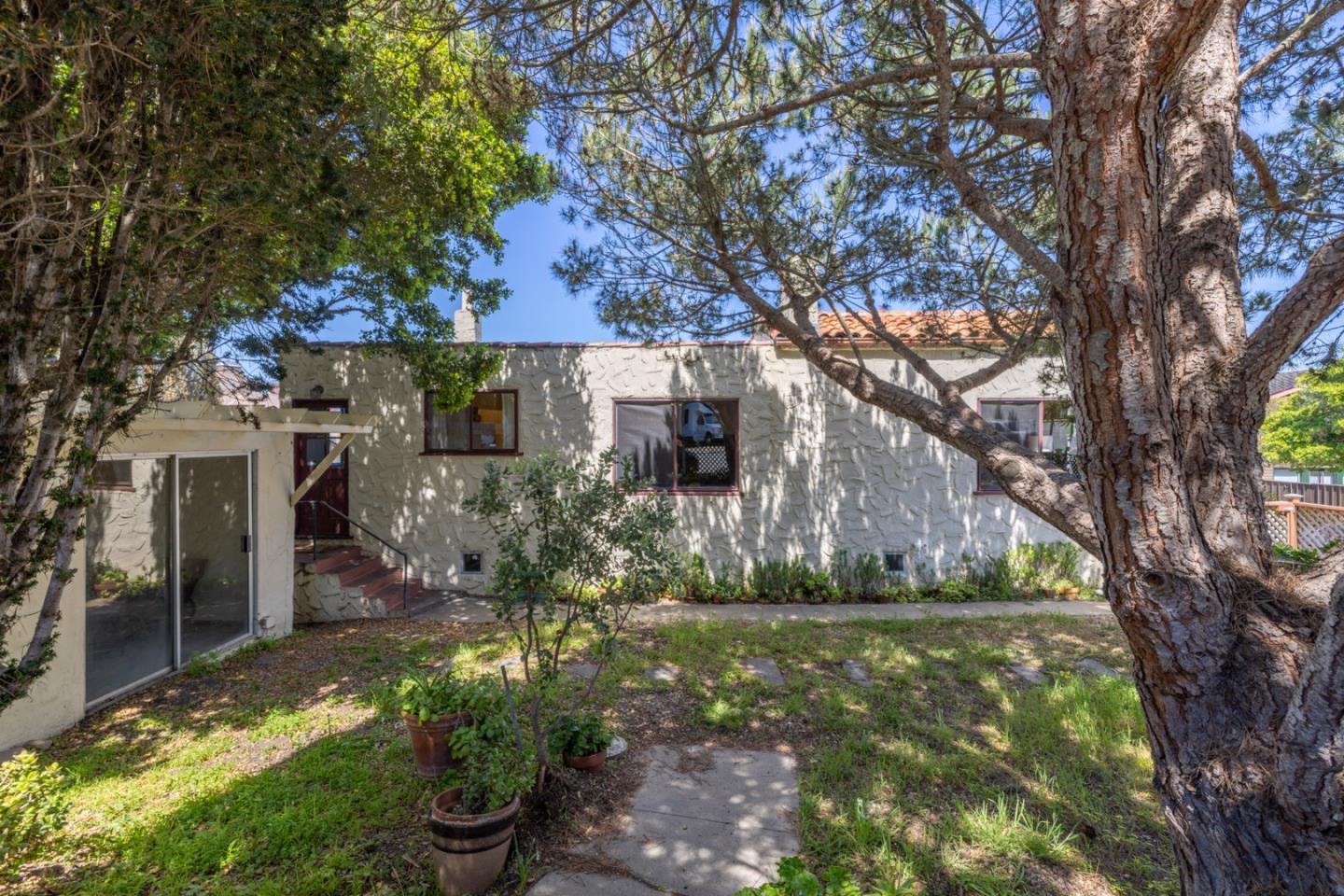 Detail Gallery Image 22 of 23 For 132 1st St, Pacific Grove,  CA 93950 - 2 Beds | 1 Baths