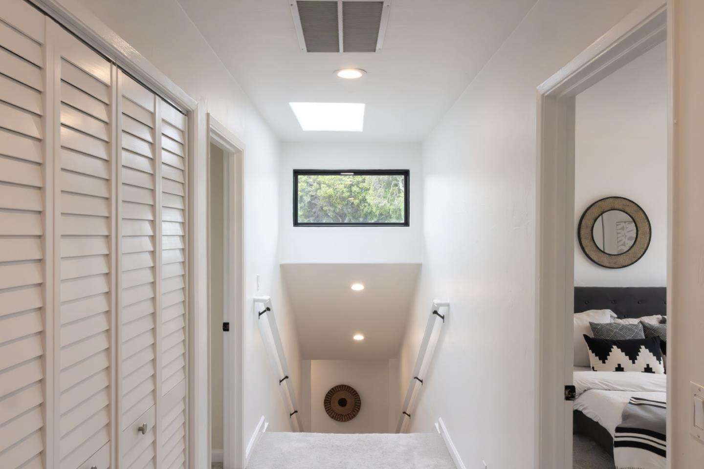 Detail Gallery Image 13 of 39 For 303 Del Robles Ave, Monterey,  CA 93940 - 3 Beds | 3 Baths