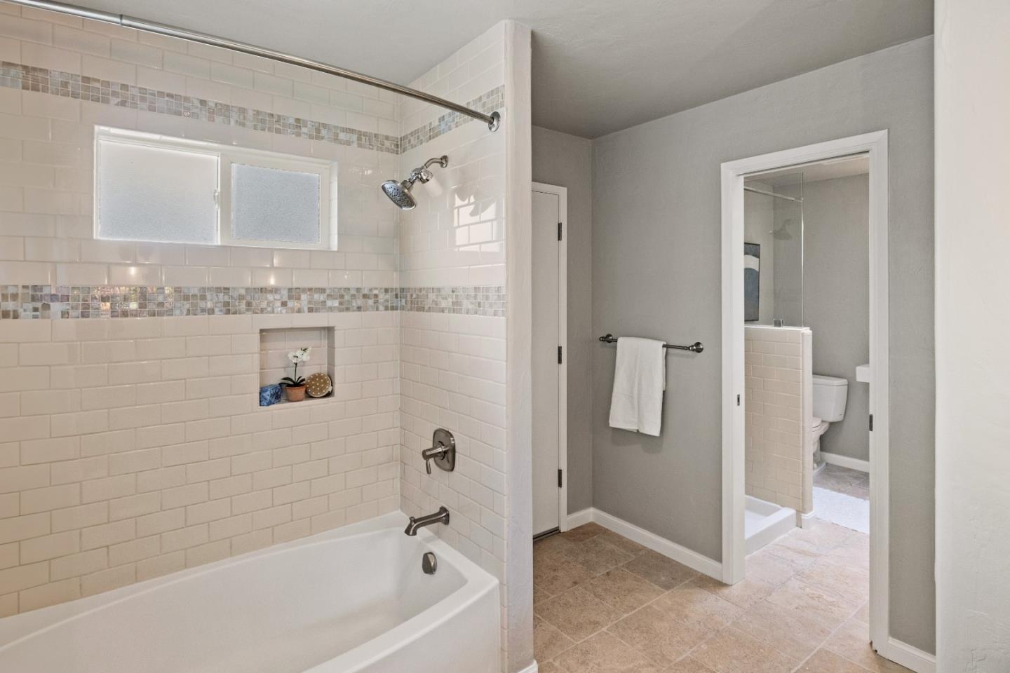 Detail Gallery Image 17 of 39 For 303 Del Robles Ave, Monterey,  CA 93940 - 3 Beds | 3 Baths