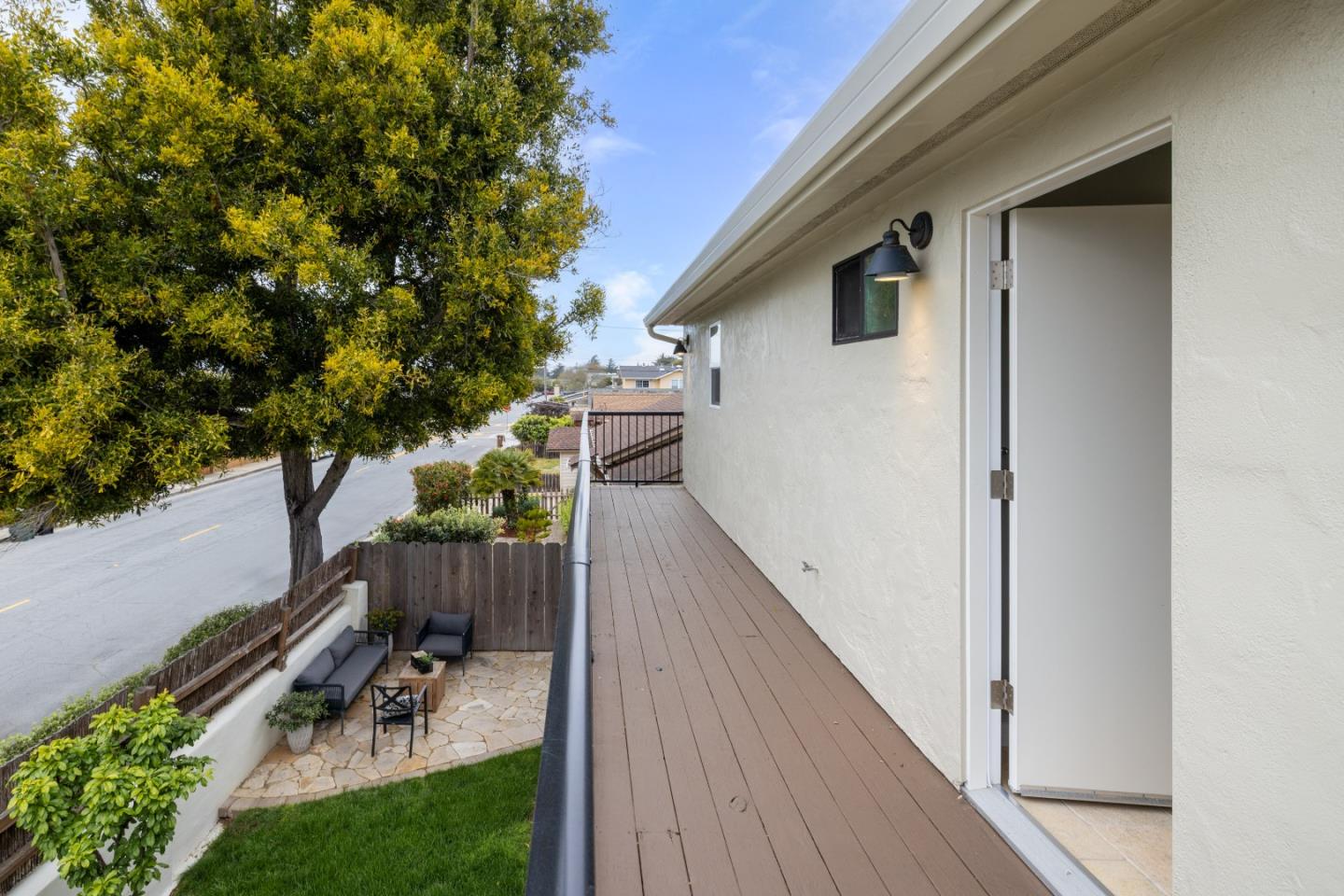 Detail Gallery Image 19 of 39 For 303 Del Robles Ave, Monterey,  CA 93940 - 3 Beds | 3 Baths
