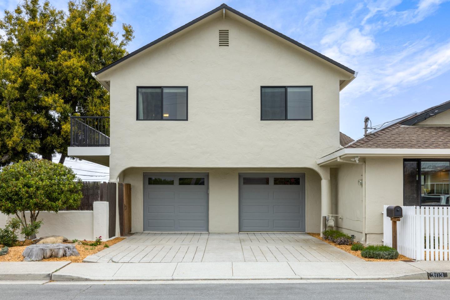 Detail Gallery Image 2 of 39 For 303 Del Robles Ave, Monterey,  CA 93940 - 3 Beds | 3 Baths