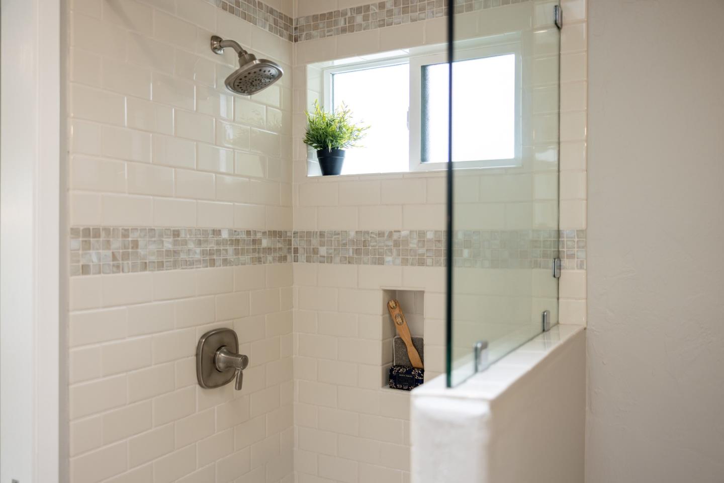 Detail Gallery Image 24 of 39 For 303 Del Robles Ave, Monterey,  CA 93940 - 3 Beds | 3 Baths