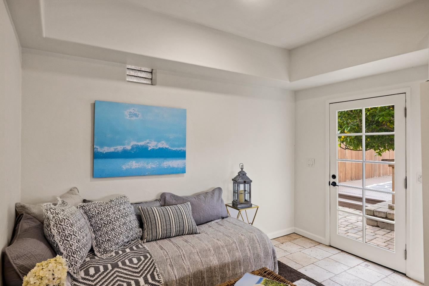 Detail Gallery Image 28 of 39 For 303 Del Robles Ave, Monterey,  CA 93940 - 3 Beds | 3 Baths