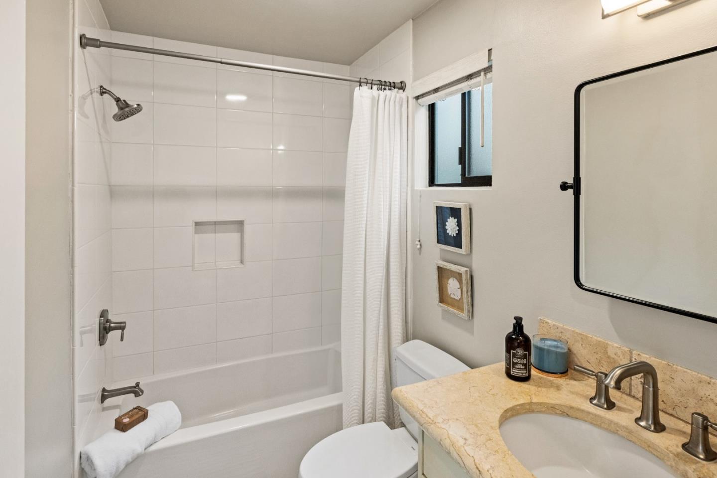 Detail Gallery Image 29 of 39 For 303 Del Robles Ave, Monterey,  CA 93940 - 3 Beds | 3 Baths