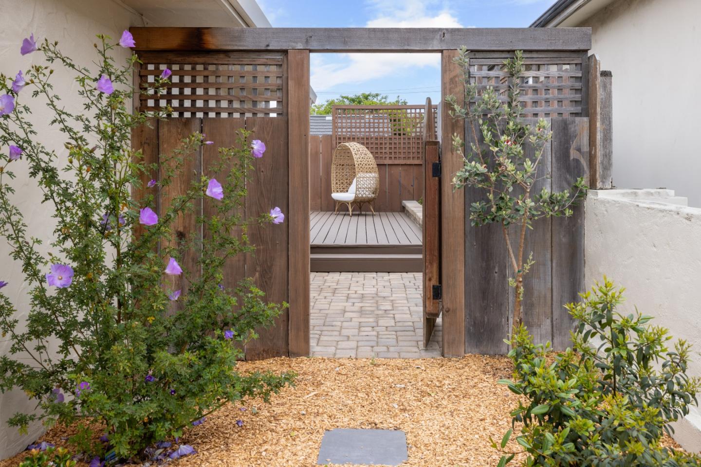 Detail Gallery Image 32 of 39 For 303 Del Robles Ave, Monterey,  CA 93940 - 3 Beds | 3 Baths