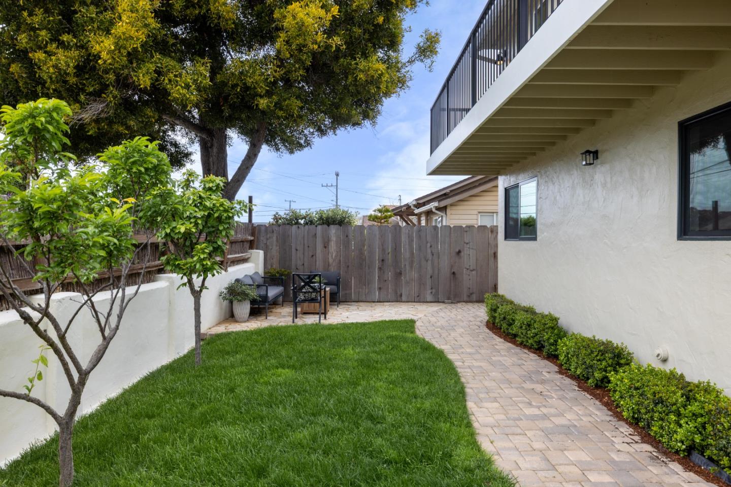 Detail Gallery Image 33 of 39 For 303 Del Robles Ave, Monterey,  CA 93940 - 3 Beds | 3 Baths