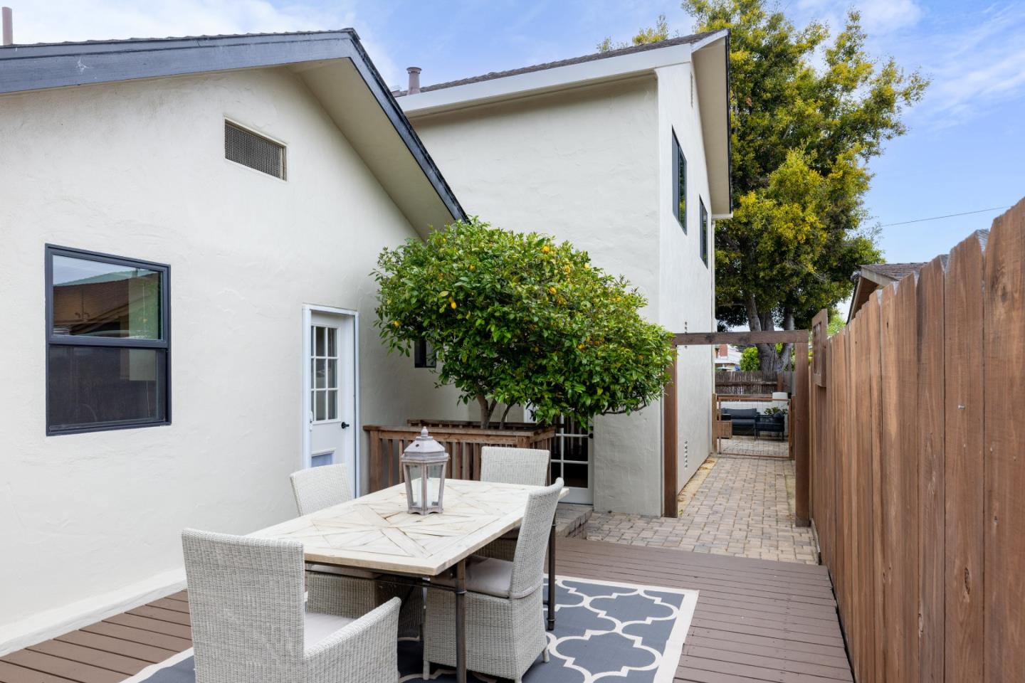 Detail Gallery Image 35 of 39 For 303 Del Robles Ave, Monterey,  CA 93940 - 3 Beds | 3 Baths