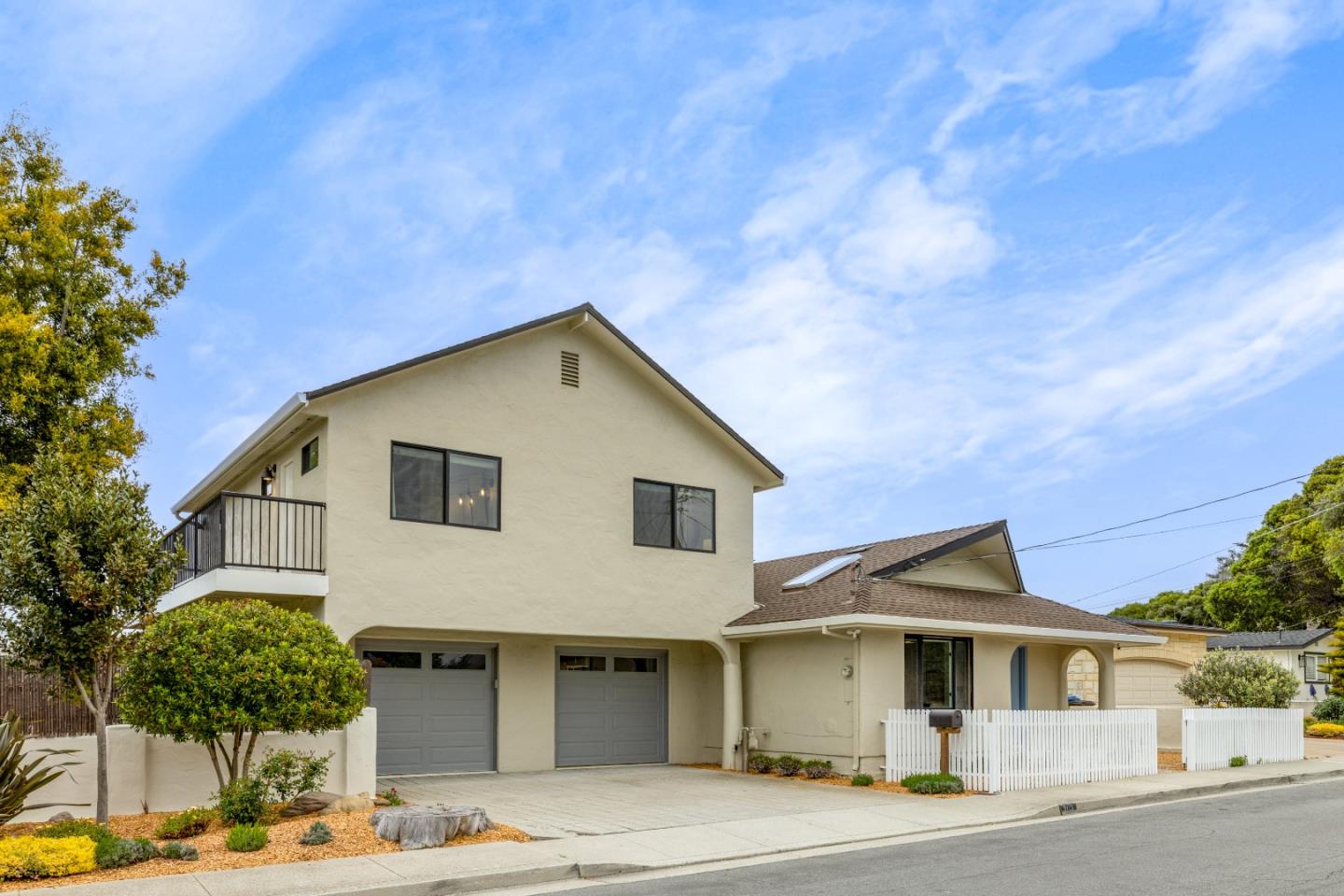 Detail Gallery Image 39 of 39 For 303 Del Robles Ave, Monterey,  CA 93940 - 3 Beds | 3 Baths