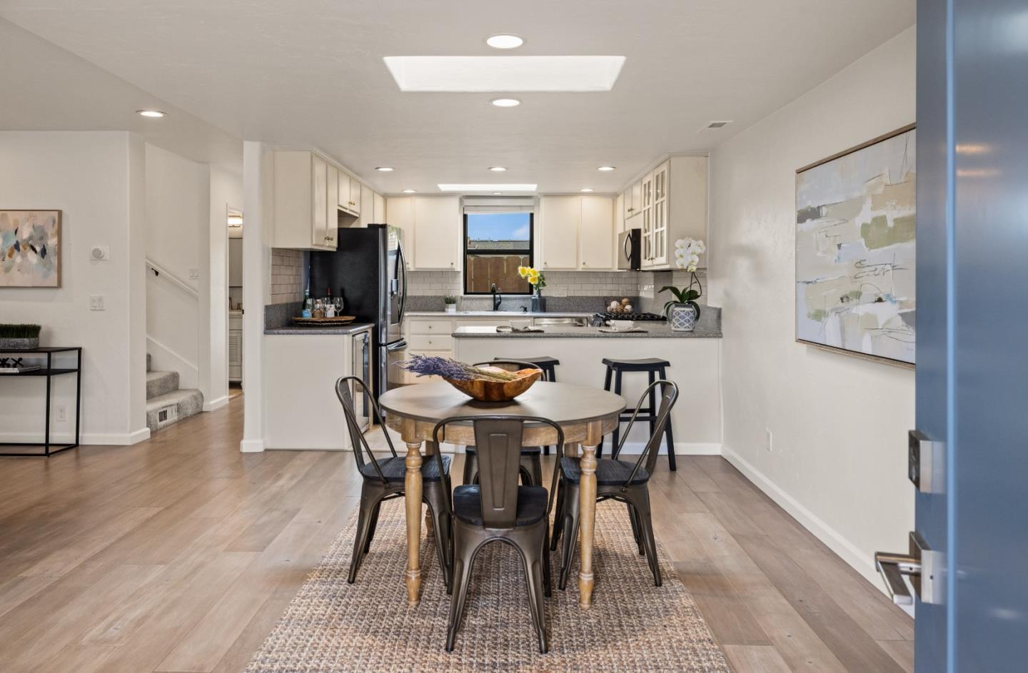 Detail Gallery Image 4 of 39 For 303 Del Robles Ave, Monterey,  CA 93940 - 3 Beds | 3 Baths