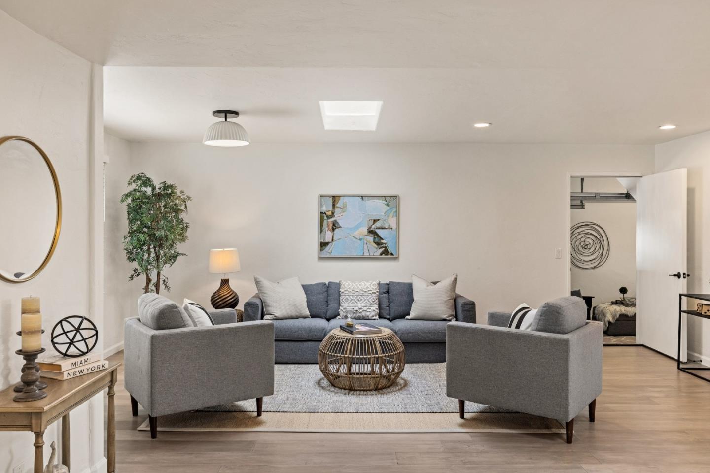 Detail Gallery Image 5 of 39 For 303 Del Robles Ave, Monterey,  CA 93940 - 3 Beds | 3 Baths