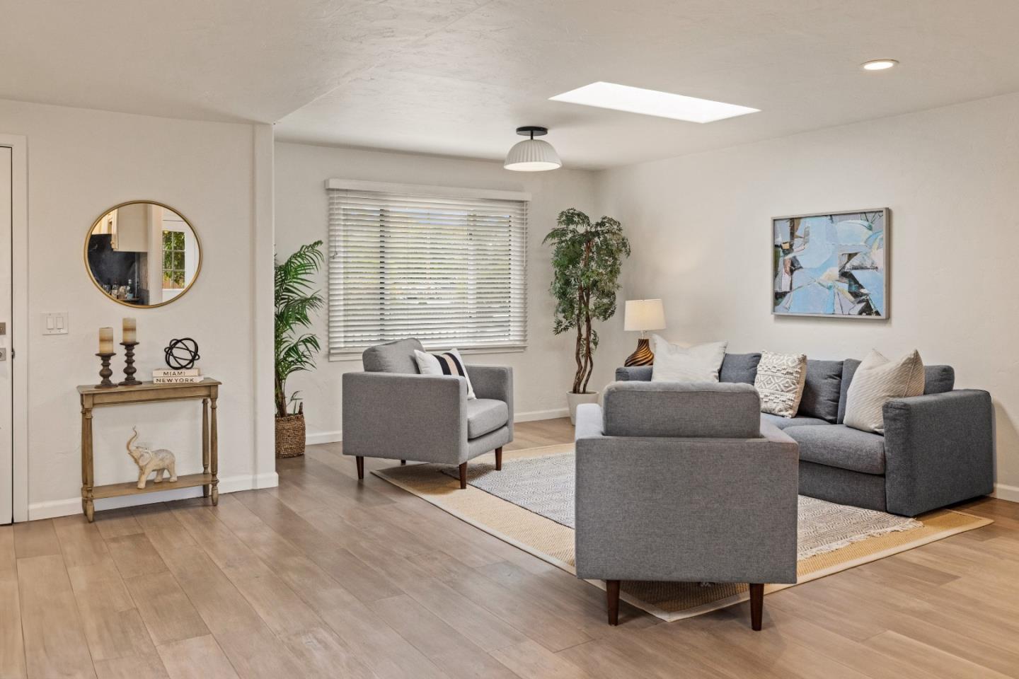 Detail Gallery Image 6 of 39 For 303 Del Robles Ave, Monterey,  CA 93940 - 3 Beds | 3 Baths