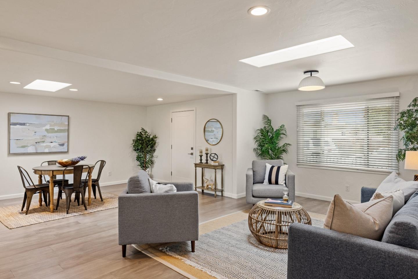 Detail Gallery Image 8 of 39 For 303 Del Robles Ave, Monterey,  CA 93940 - 3 Beds | 3 Baths