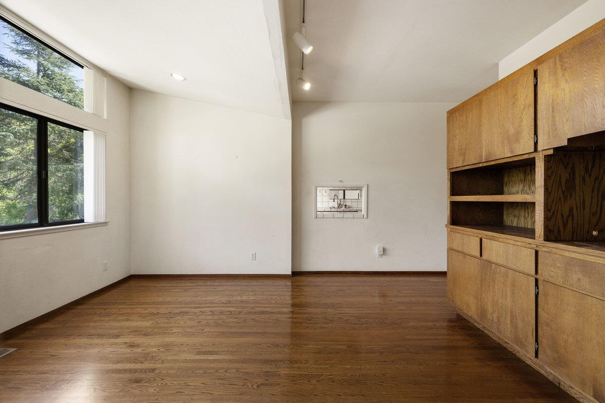 Detail Gallery Image 11 of 51 For 901 Laurelwood Dr, San Mateo,  CA 94403 - 3 Beds | 2/1 Baths