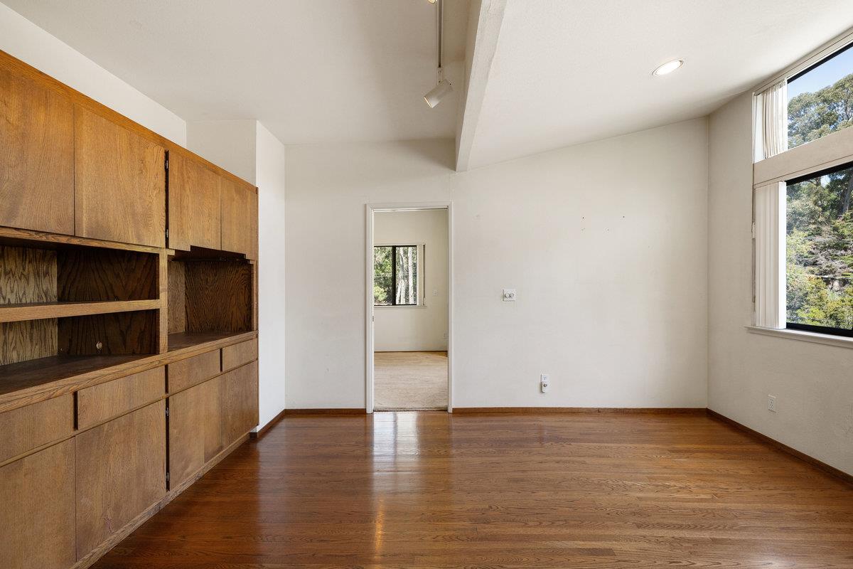 Detail Gallery Image 13 of 51 For 901 Laurelwood Dr, San Mateo,  CA 94403 - 3 Beds | 2/1 Baths