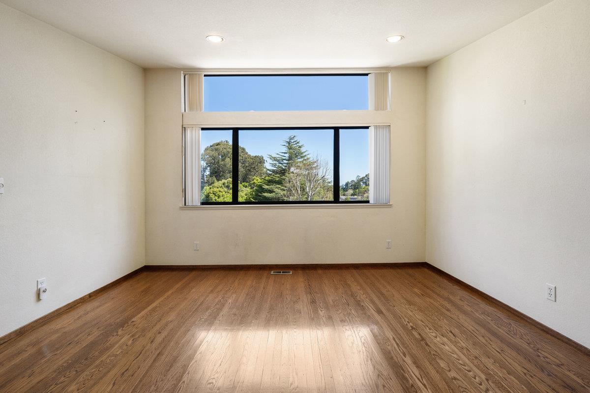 Detail Gallery Image 16 of 51 For 901 Laurelwood Dr, San Mateo,  CA 94403 - 3 Beds | 2/1 Baths