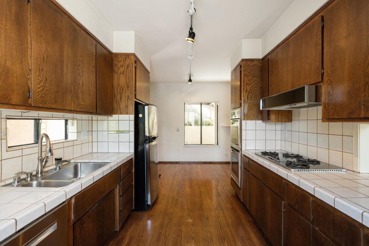 Detail Gallery Image 19 of 51 For 901 Laurelwood Dr, San Mateo,  CA 94403 - 3 Beds | 2/1 Baths