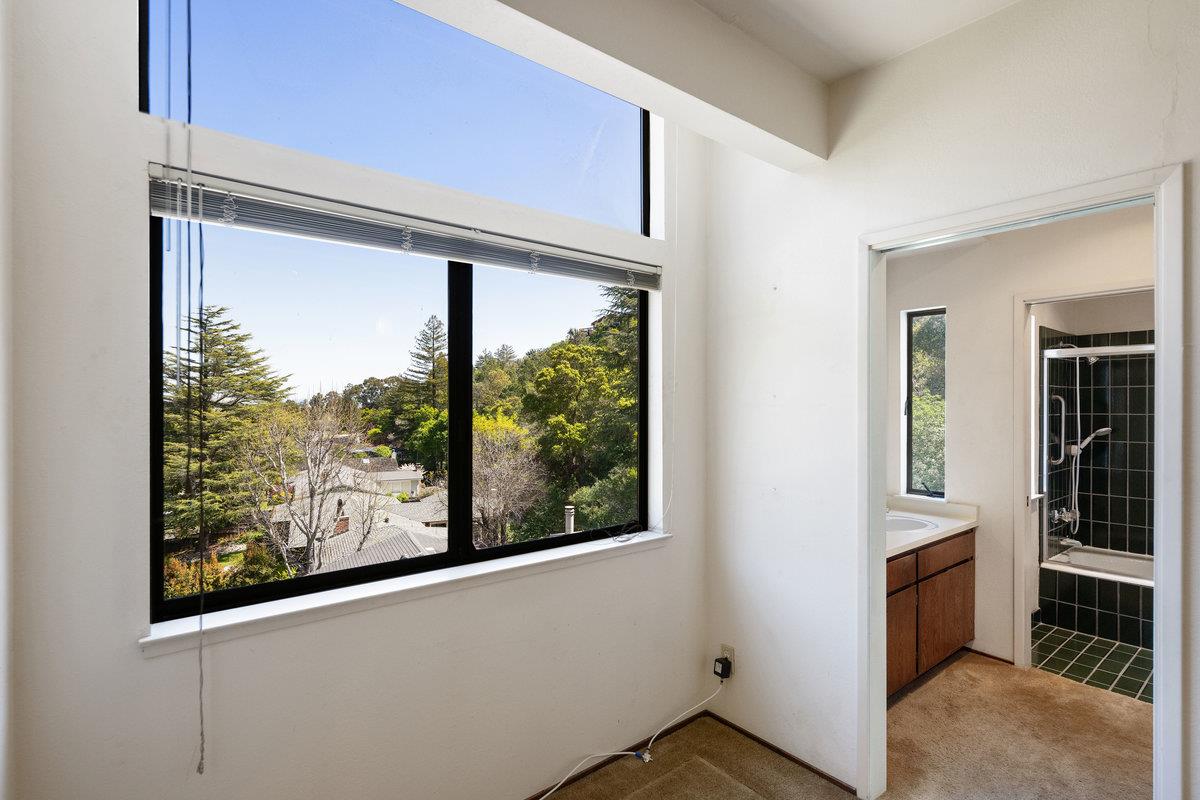 Detail Gallery Image 25 of 51 For 901 Laurelwood Dr, San Mateo,  CA 94403 - 3 Beds | 2/1 Baths
