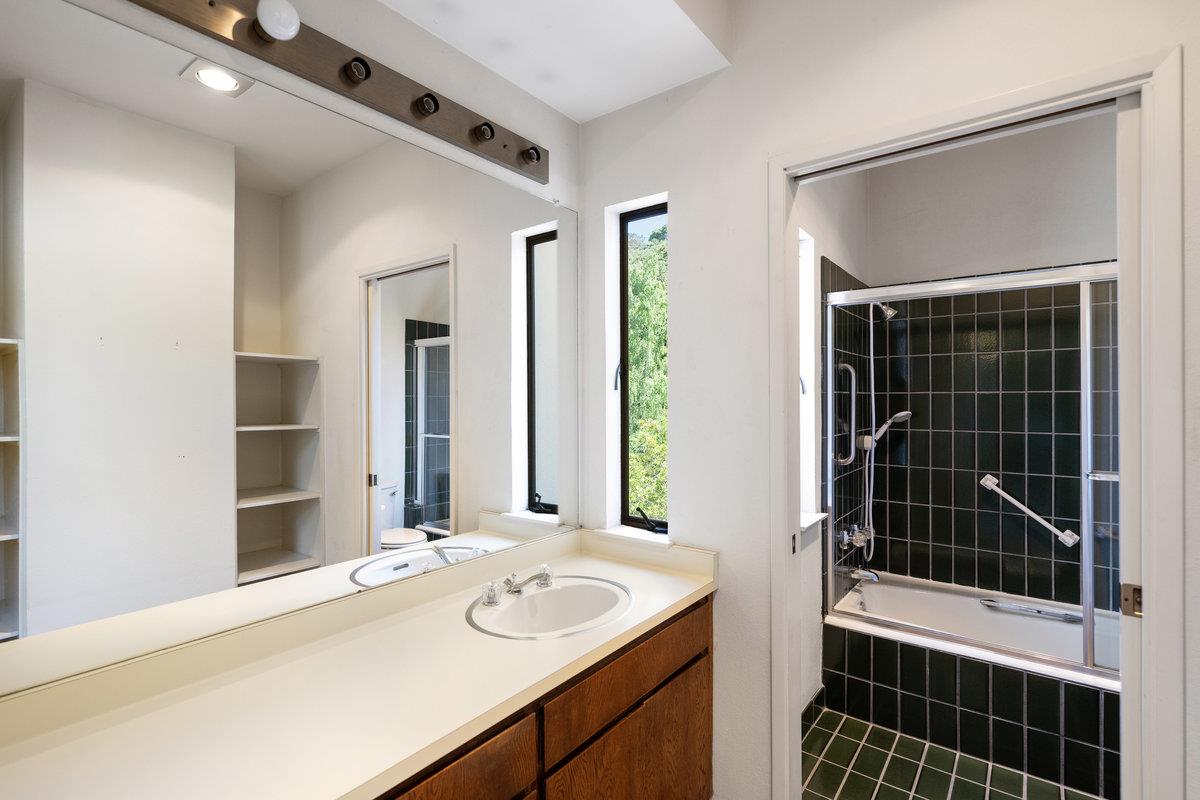 Detail Gallery Image 26 of 51 For 901 Laurelwood Dr, San Mateo,  CA 94403 - 3 Beds | 2/1 Baths