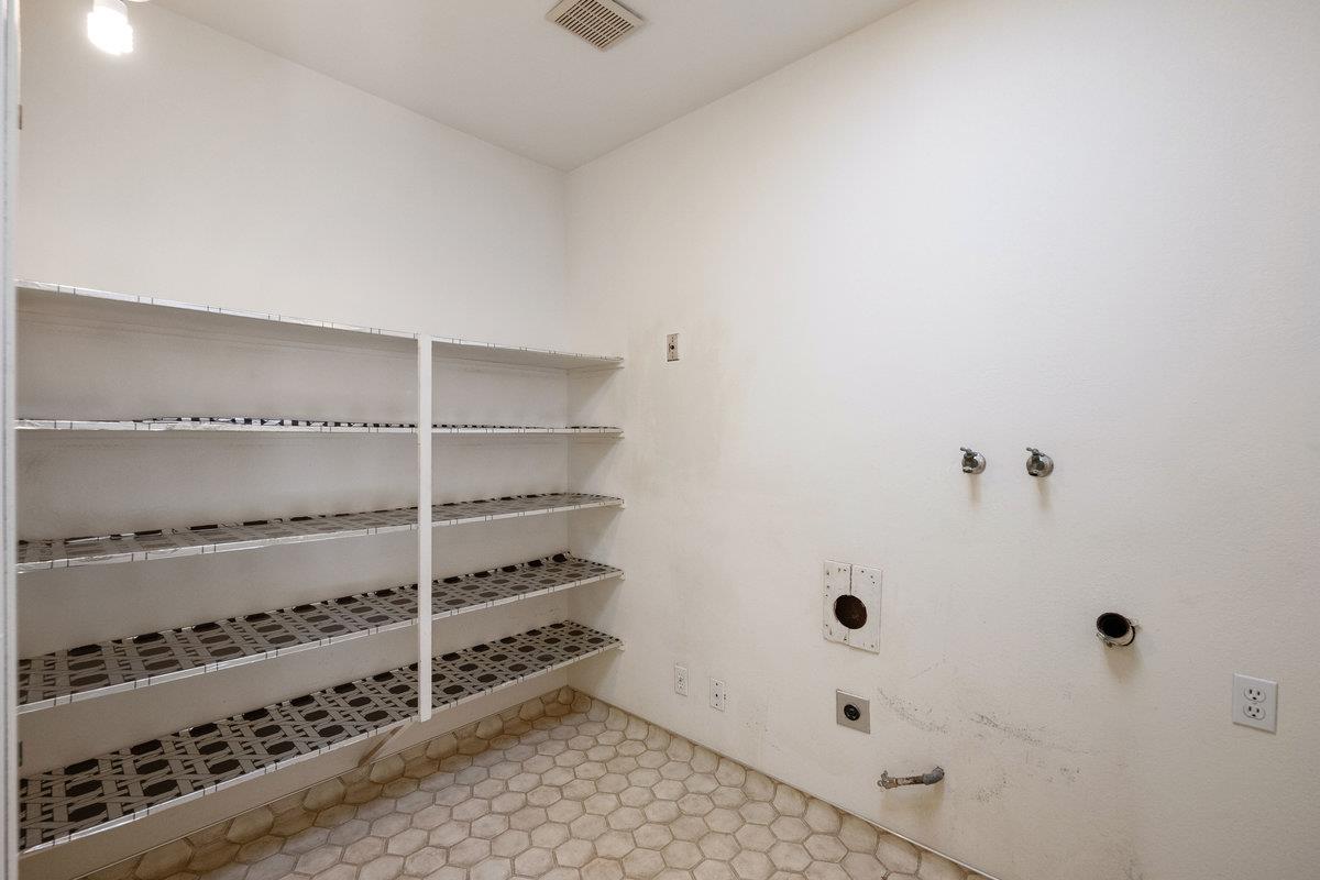 Detail Gallery Image 32 of 51 For 901 Laurelwood Dr, San Mateo,  CA 94403 - 3 Beds | 2/1 Baths