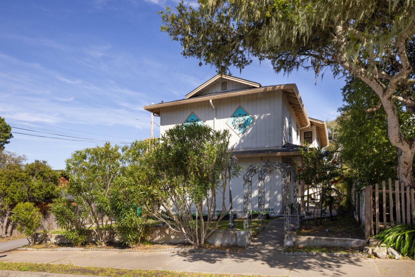Detail Gallery Image 17 of 19 For 917 Fountain Ave, Pacific Grove,  CA 93950 - 4 Beds | 3/1 Baths