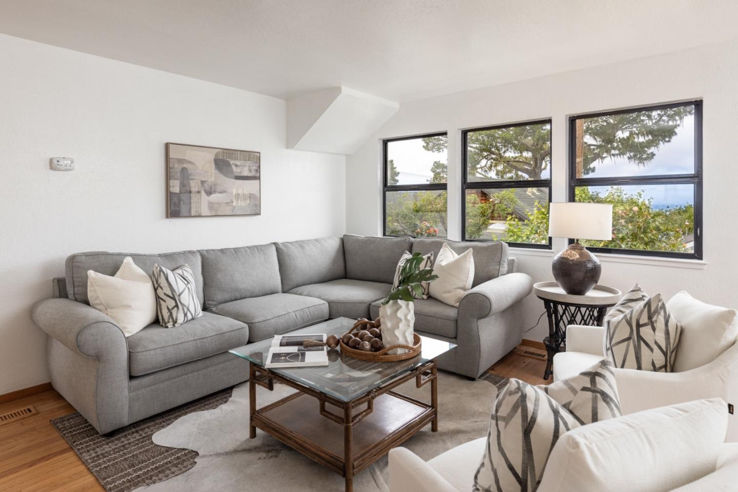 Detail Gallery Image 3 of 19 For 917 Fountain Ave, Pacific Grove,  CA 93950 - 4 Beds | 3/1 Baths