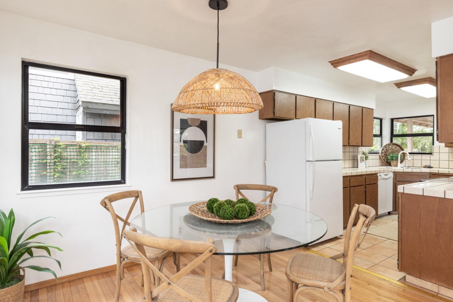 Detail Gallery Image 5 of 19 For 917 Fountain Ave, Pacific Grove,  CA 93950 - 4 Beds | 3/1 Baths