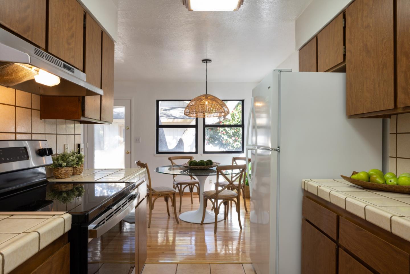 Detail Gallery Image 6 of 19 For 917 Fountain Ave, Pacific Grove,  CA 93950 - 4 Beds | 3/1 Baths