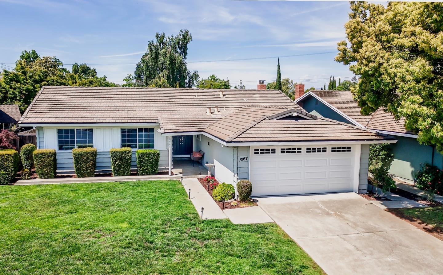 Detail Gallery Image 2 of 38 For 1067 Beaumont Dr, San Jose,  CA 95129 - 3 Beds | 2 Baths