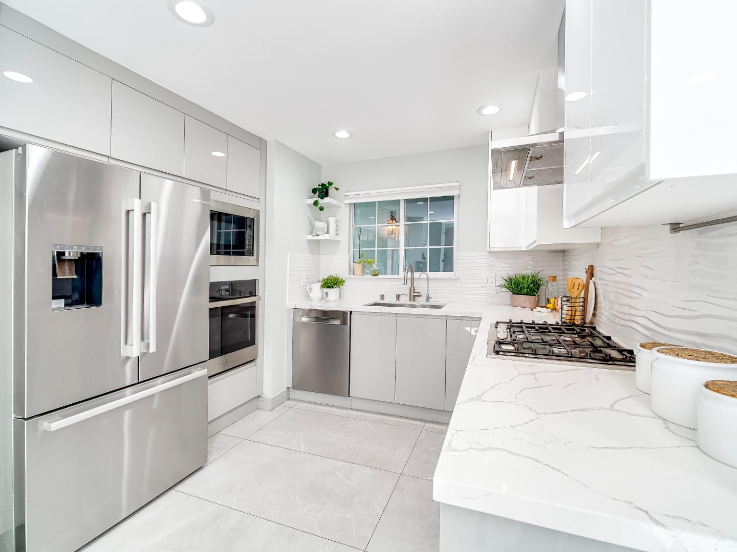 Detail Gallery Image 3 of 38 For 1067 Beaumont Dr, San Jose,  CA 95129 - 3 Beds | 2 Baths