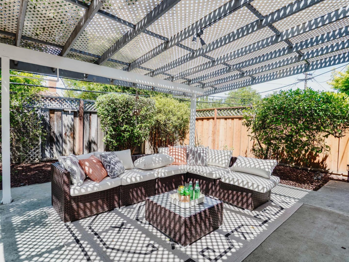 Detail Gallery Image 30 of 38 For 1067 Beaumont Dr, San Jose,  CA 95129 - 3 Beds | 2 Baths
