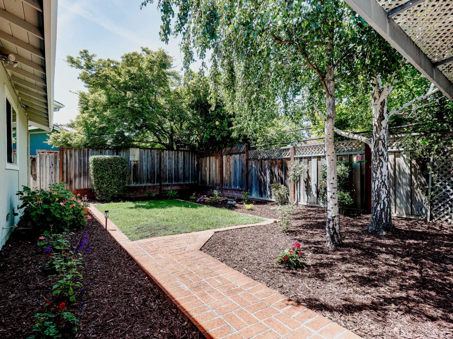 Detail Gallery Image 31 of 38 For 1067 Beaumont Dr, San Jose,  CA 95129 - 3 Beds | 2 Baths