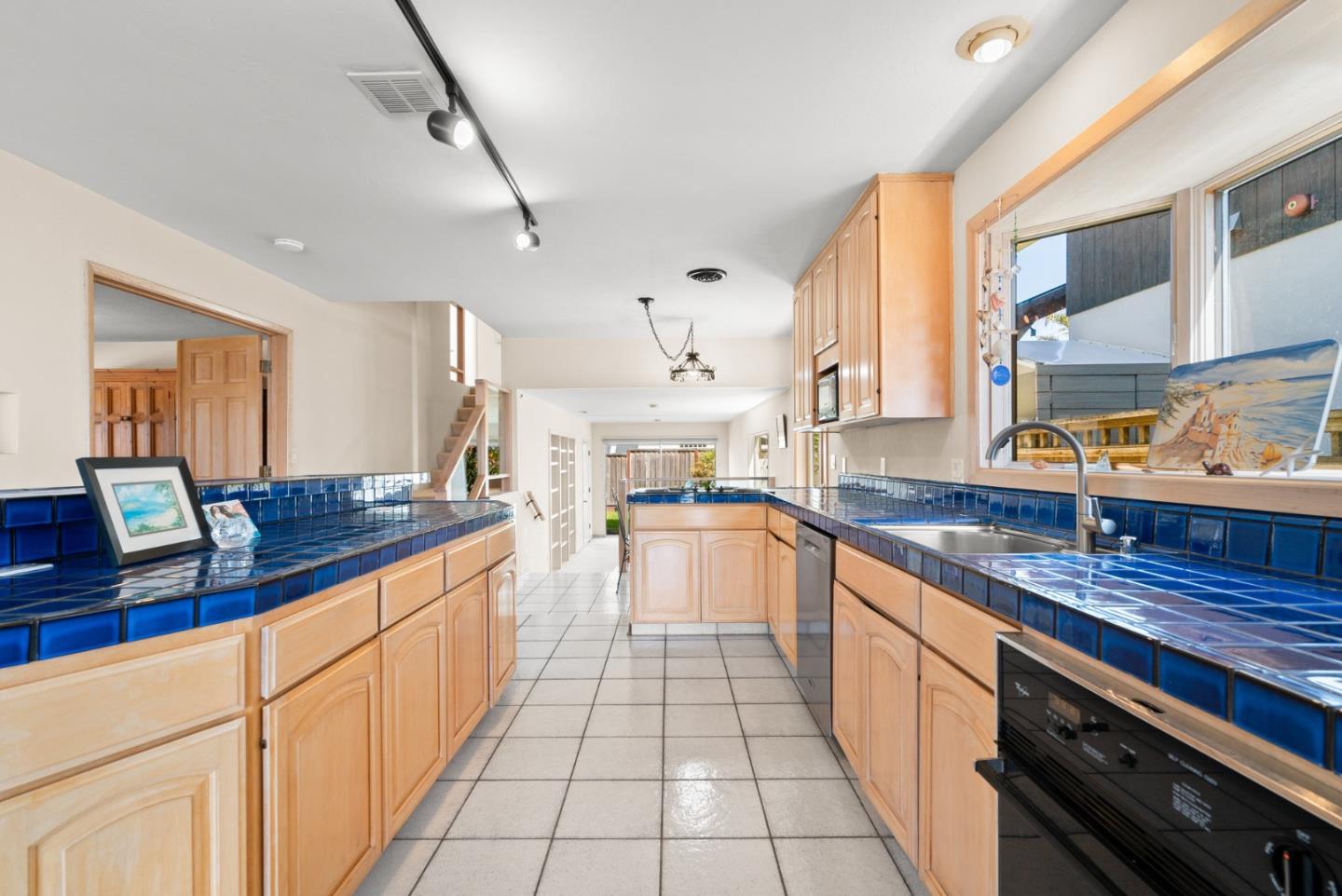 Detail Gallery Image 22 of 61 For 102 32nd Ave, Santa Cruz,  CA 95062 - 3 Beds | 2 Baths