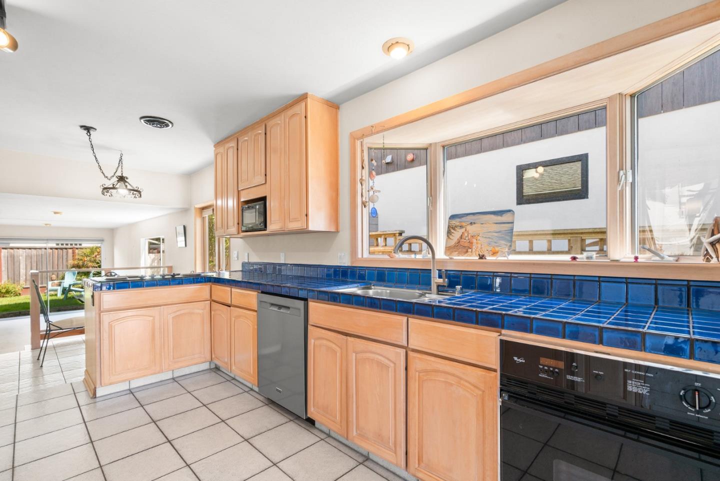 Detail Gallery Image 23 of 61 For 102 32nd Ave, Santa Cruz,  CA 95062 - 3 Beds | 2 Baths