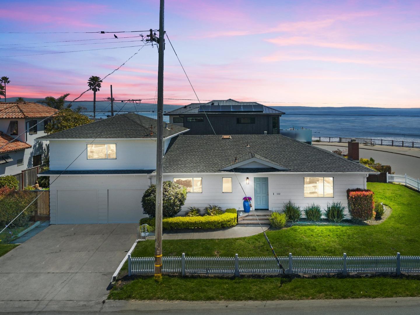 Detail Gallery Image 3 of 61 For 102 32nd Ave, Santa Cruz,  CA 95062 - 3 Beds | 2 Baths