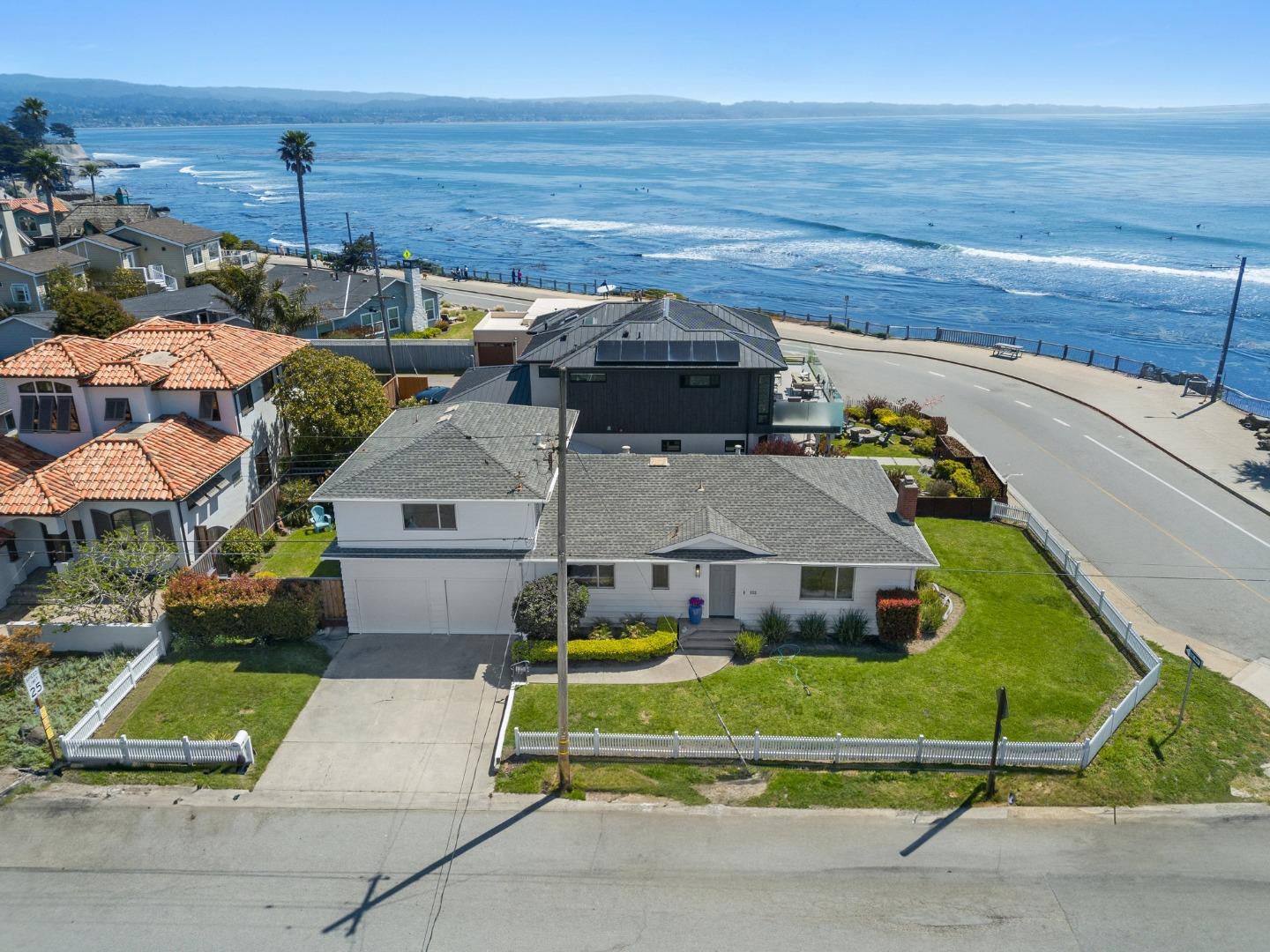Detail Gallery Image 4 of 61 For 102 32nd Ave, Santa Cruz,  CA 95062 - 3 Beds | 2 Baths