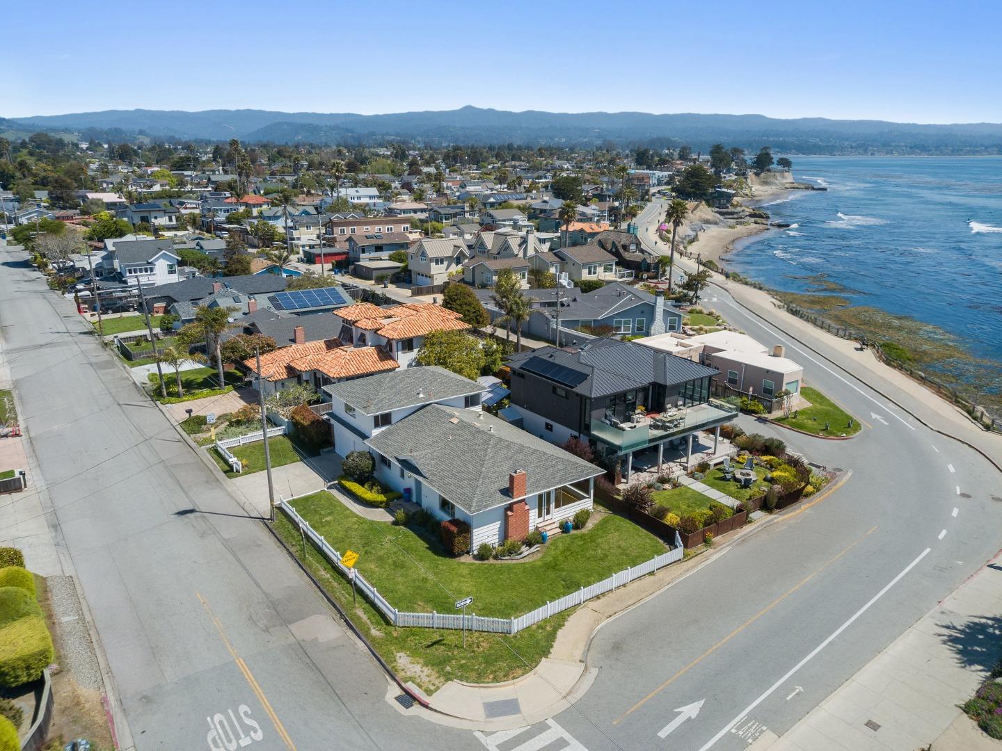 Detail Gallery Image 47 of 61 For 102 32nd Ave, Santa Cruz,  CA 95062 - 3 Beds | 2 Baths
