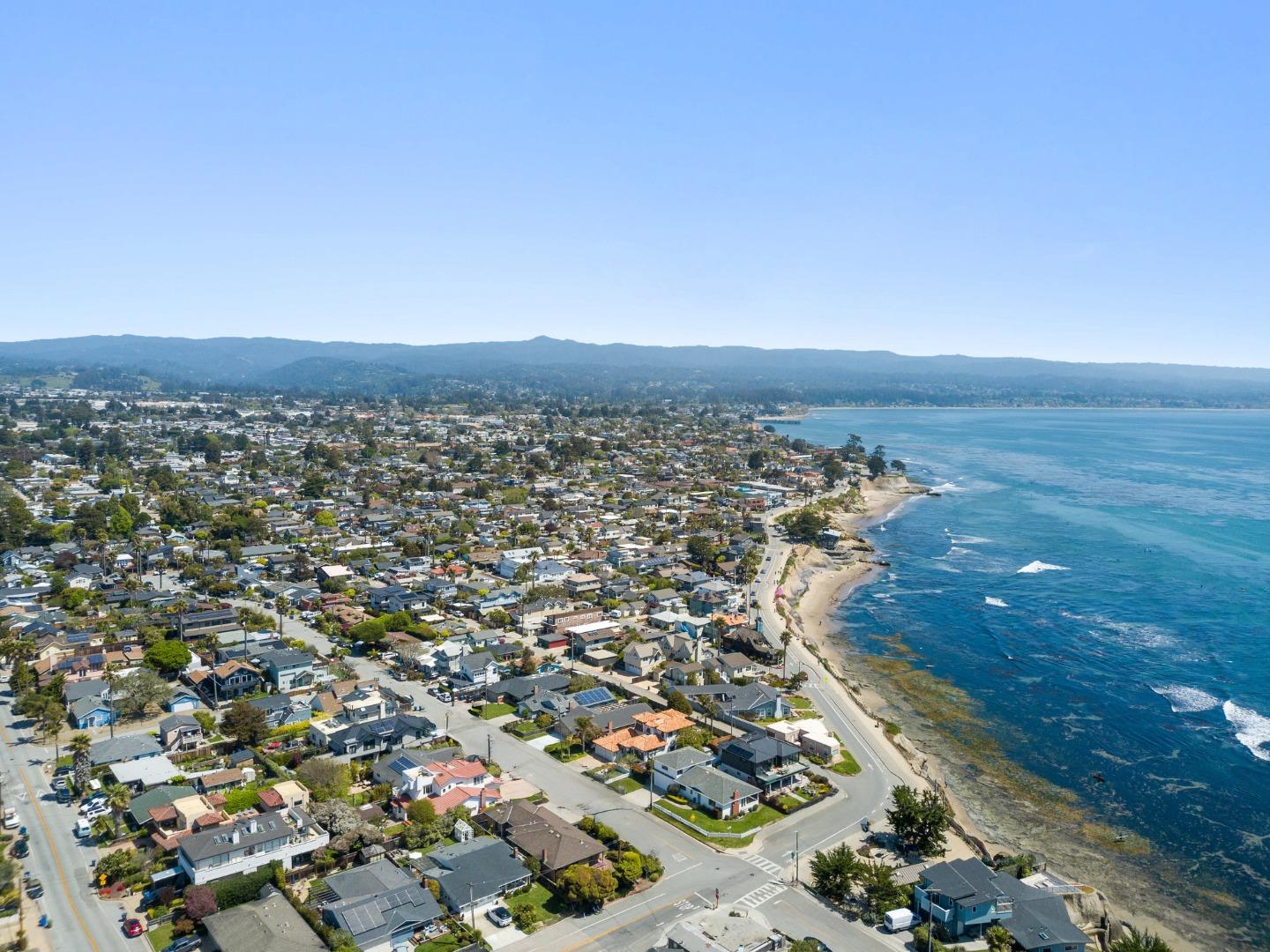Detail Gallery Image 48 of 61 For 102 32nd Ave, Santa Cruz,  CA 95062 - 3 Beds | 2 Baths